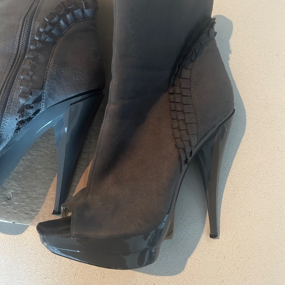 Michael Antonio platform suede, gray booties - Picture 4 of 4